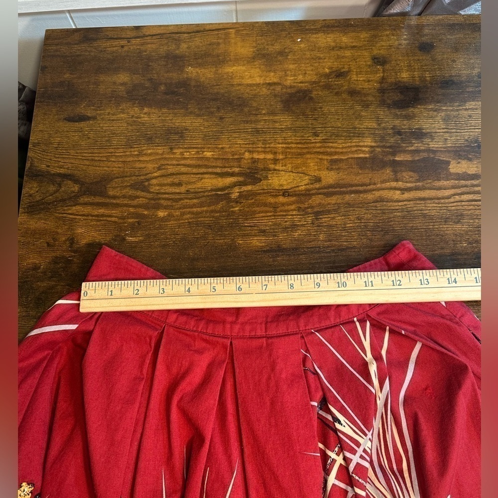 Burgundy Women’s Swan Skirt Size Small - Picture 9 of 10